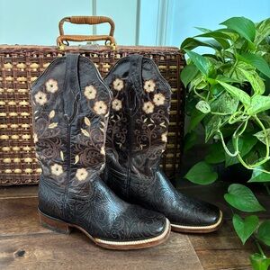 [RARE] VTG Cruzado Embossed + Embroidered Genuine Brown Leather Cowboy Boots